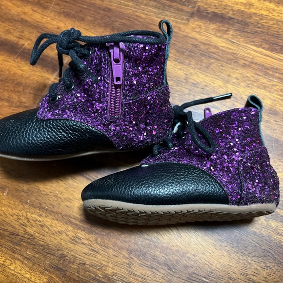 Little Toe Co. purple glitter and black zip booties 12-18 month - Picture 6 of 6